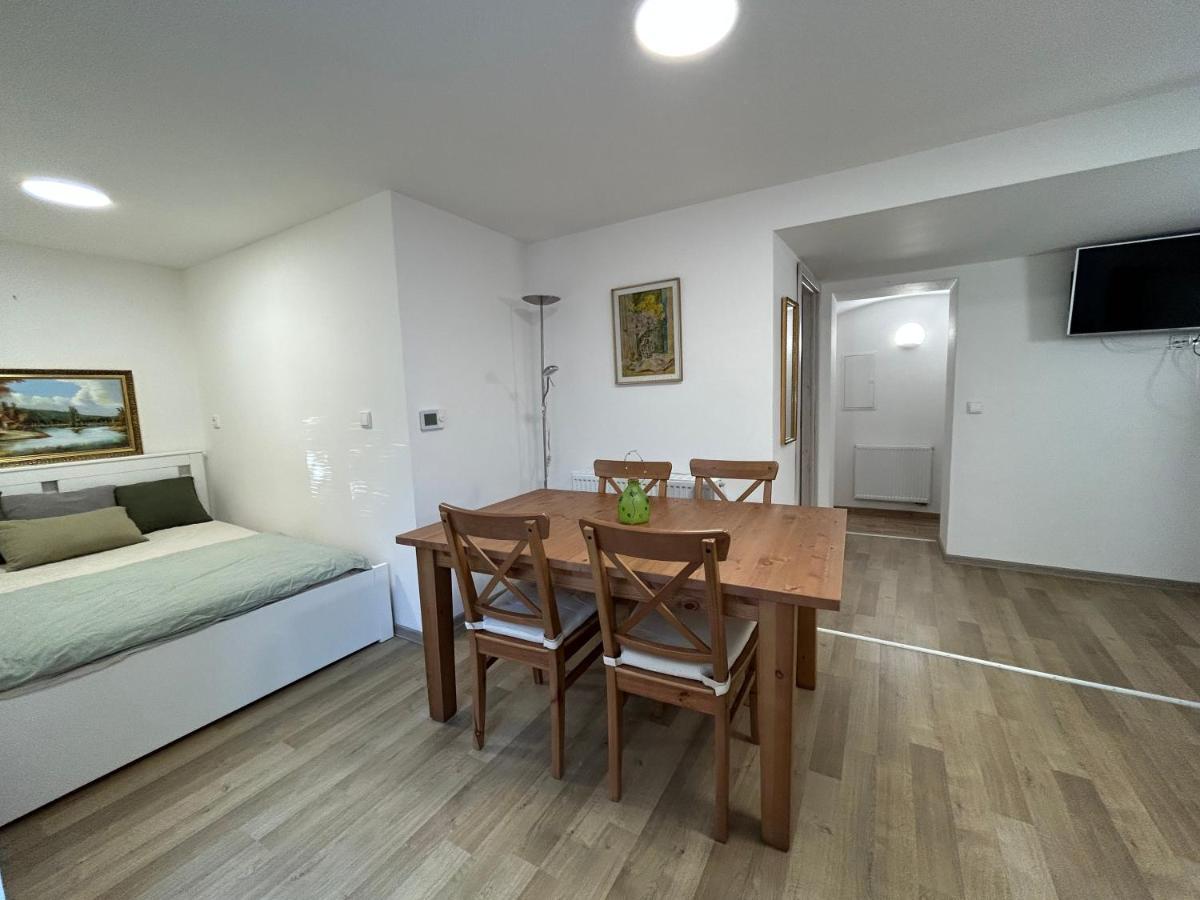 Apartamento Stromoradni 17 Břeclav Exterior foto
