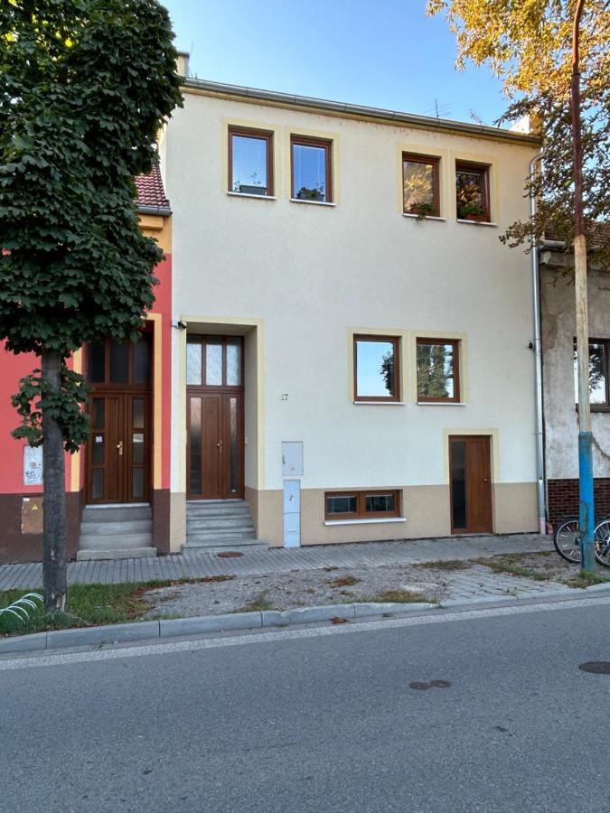 Apartamento Stromoradni 17 Břeclav Exterior foto
