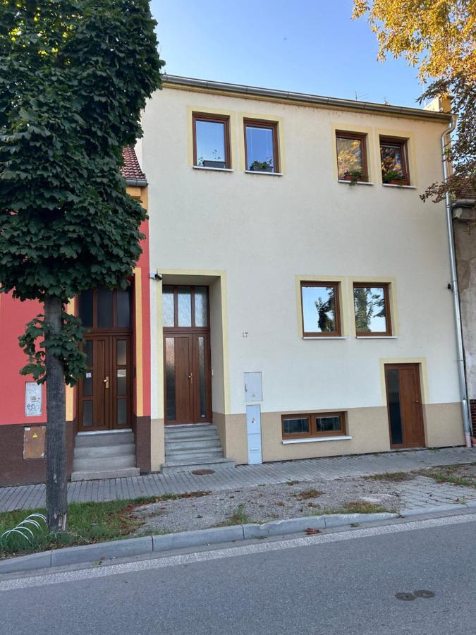 Apartamento Stromoradni 17 Břeclav Exterior foto